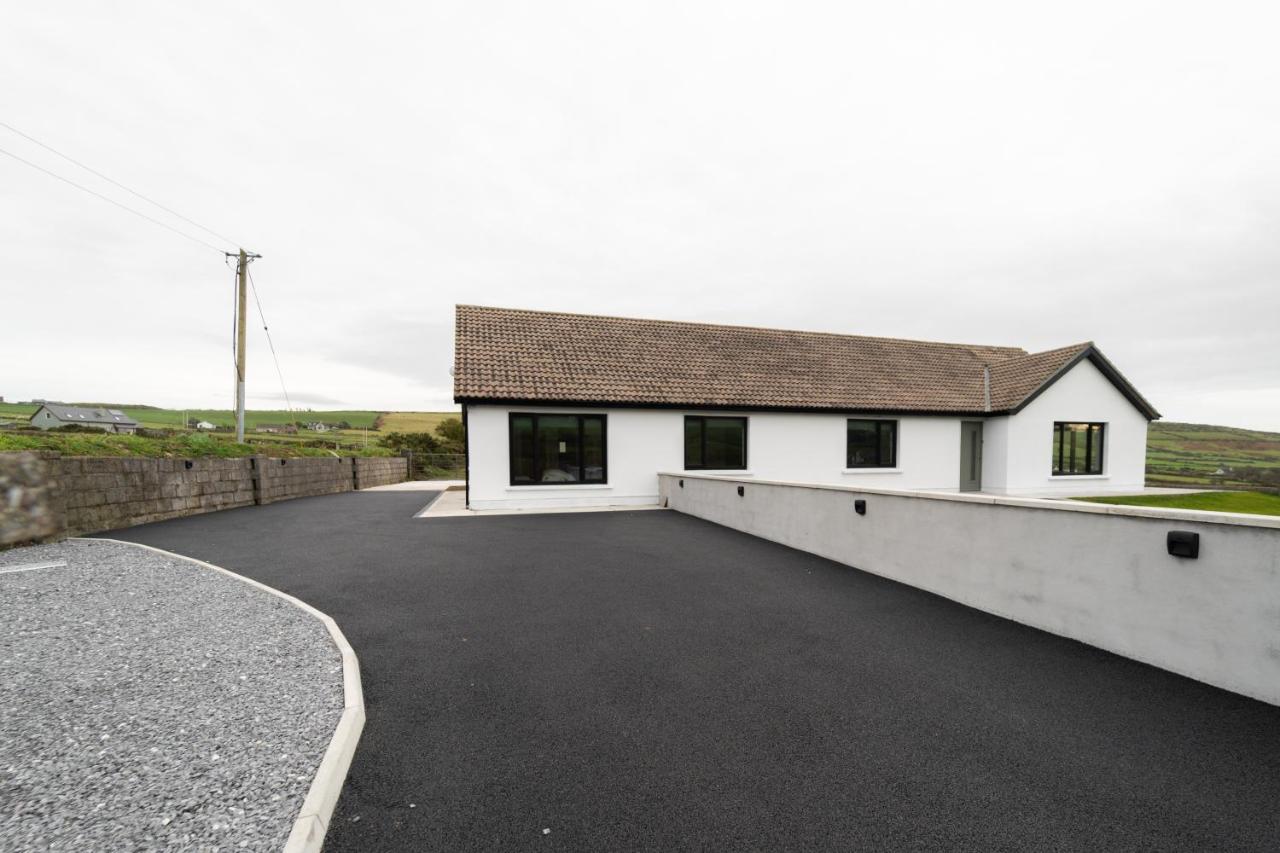 Dingle Way Snug, Luxury Apartment Exterior photo